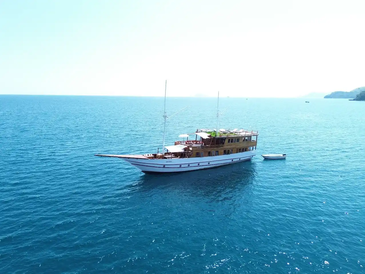 What Is a Phinisi Yacht? Complete 2026 Guide for U.S. Travelers