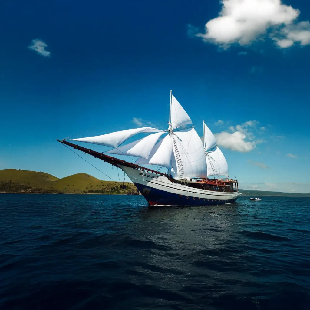 Raja Ampat Sailing Tour Packages | Flagship Luxury Charters | Komodo Luxury