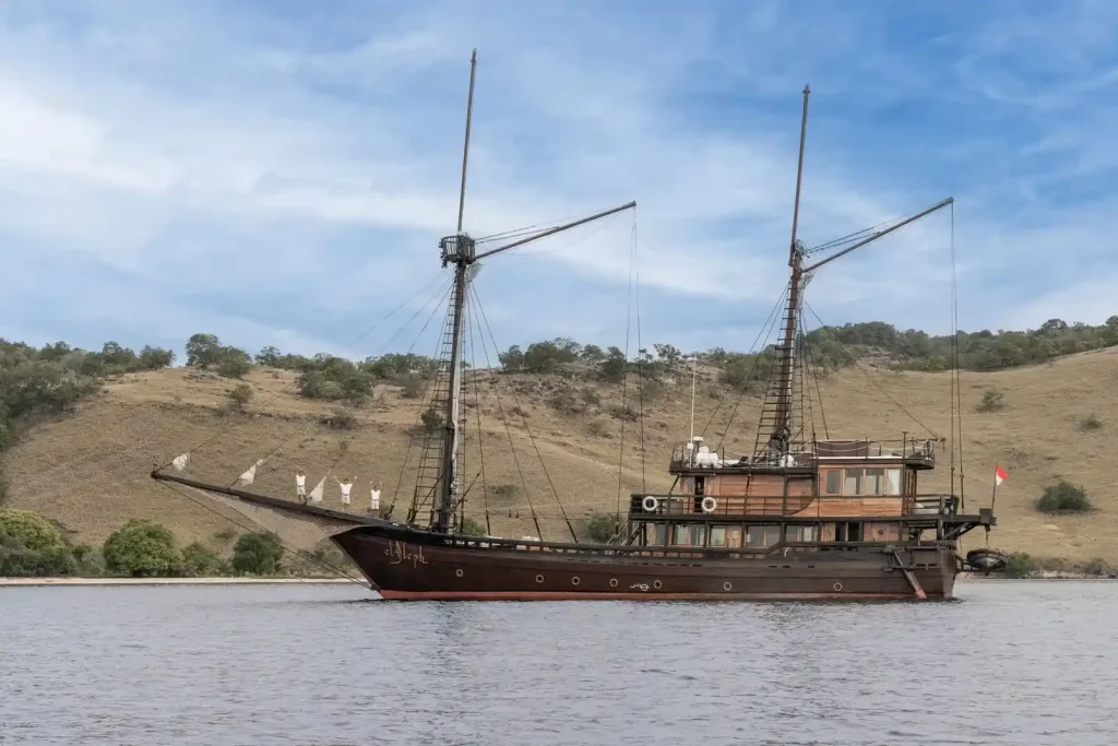 El Aleph phinisi yacht exterior deck