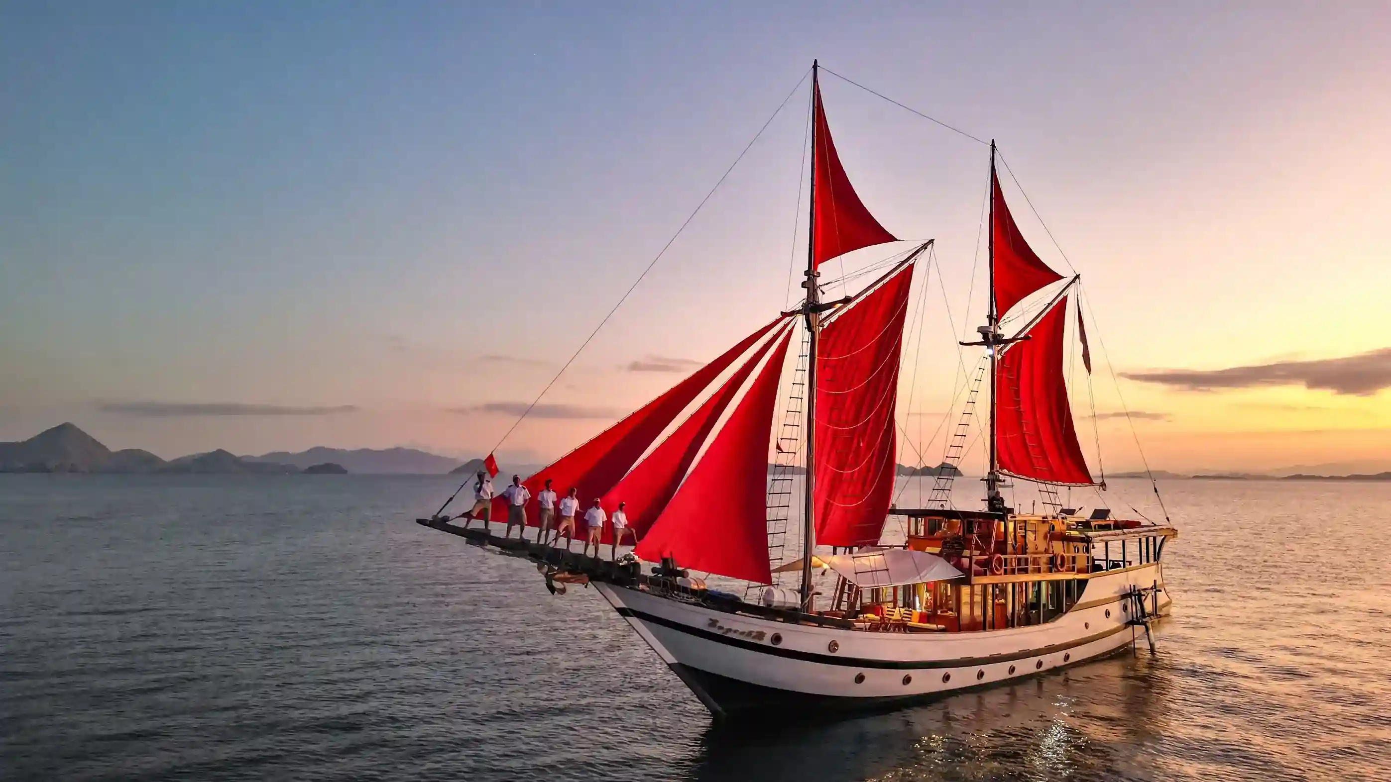 Luxury Phinisi vs Motor Yacht in Indonesia: Honest Comparison